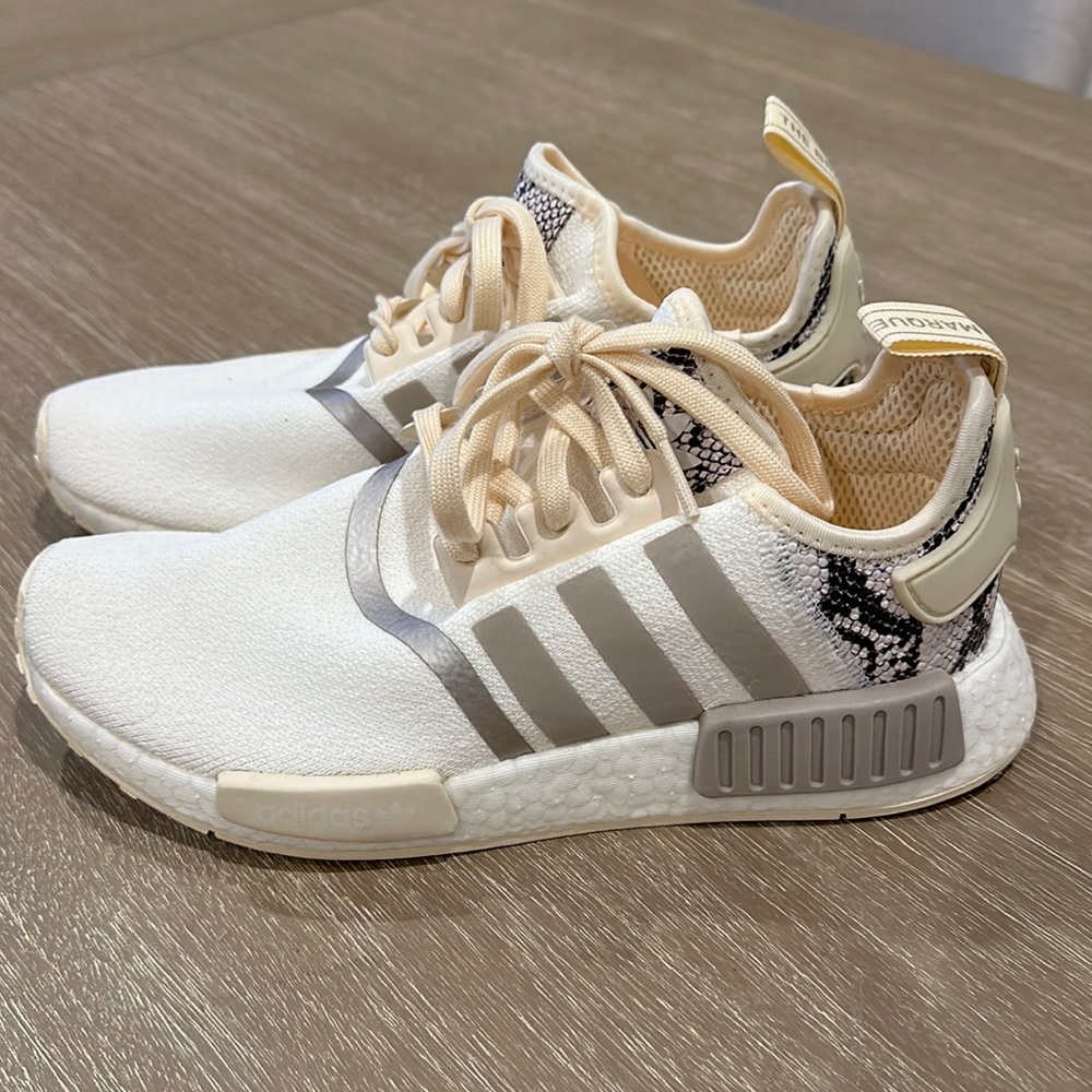 Adorable adidas sneakers 💛